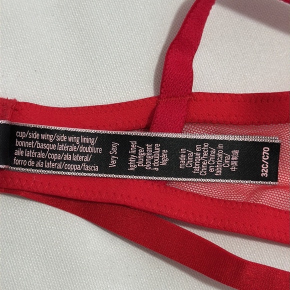 Victoria’s Secret Bra Very Sexy Lightly Lined Plunge Red Women's 32C/C70 - Picture 8 of 10